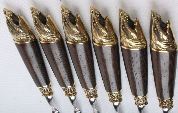 Набор шампуров с декоративным литьем и дер. ручкой "Акула" (6 шт)